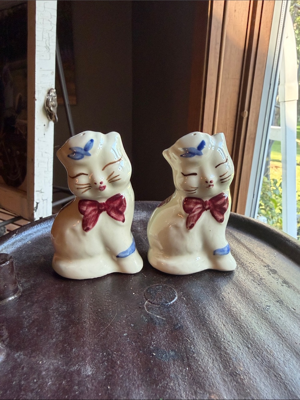 Vintage Shawnee Cats Ceramic S&P Shakers